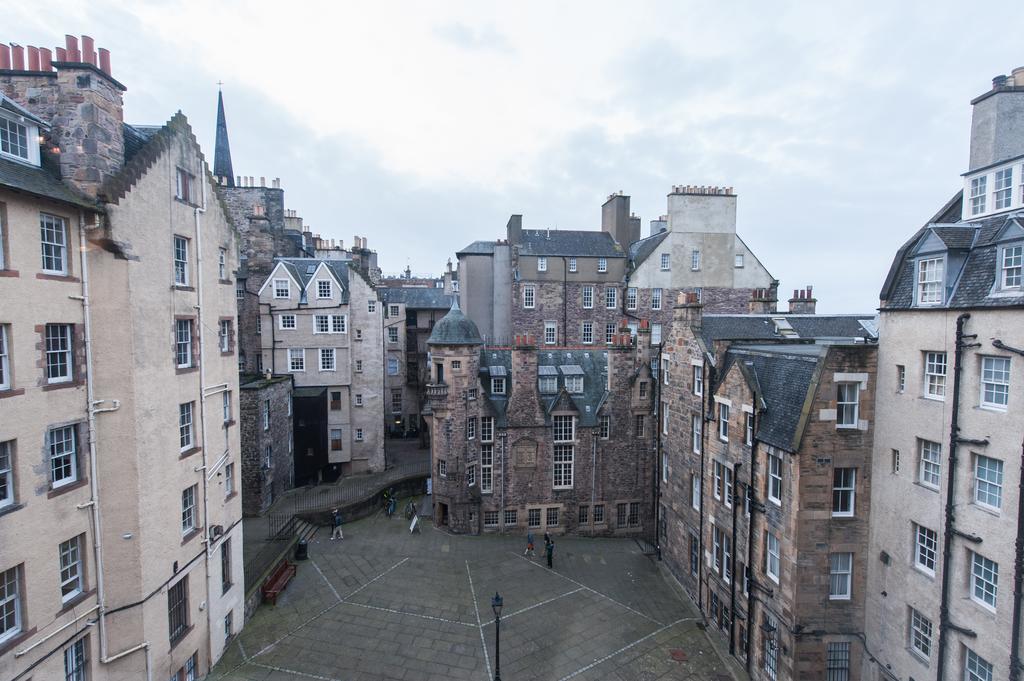 Writers View, Royal Mile Apartment Эдинбург Номер фото