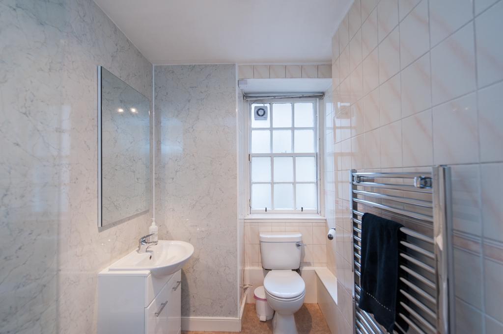 Writers View, Royal Mile Apartment Эдинбург Номер фото